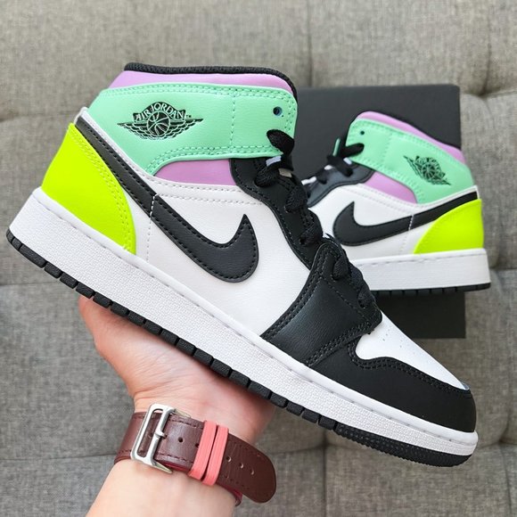 Jordan Shoes - 💚💛🤍 Nike Air Jordan 1 retro Mid